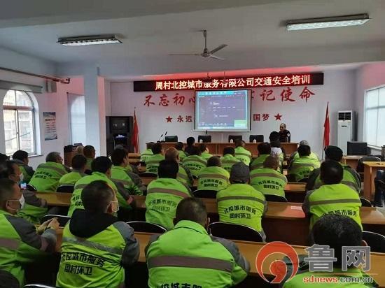 淄博周村交警大隊(duì)為灑水車駕駛員“補(bǔ)課” 安全培訓(xùn)筑牢作業(yè)防線